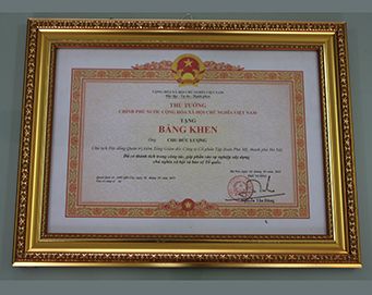 Bằng khen của Thủ tướng chính phủ nước Cộng Hòa Xã Hội Chủ Nghĩa Việt Nam:”Đã có thành tích trong công tác, góp phần vào sự nghiệp xây dựng chủ nghĩa xã hội và bảo vệ Tổ quốc”
